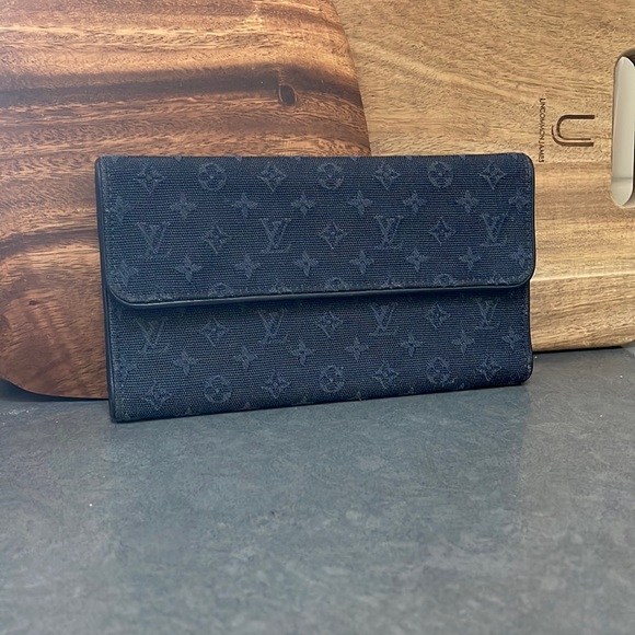 Louis Vuitton Handbags - Louis Vuitton Mini Lin International Wallet Rare Find